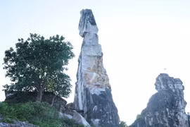 Hòn Vọng Phu Thanh Hóa: Tình yêu bất tử và nỗi chờ mong hóa thành vách đá