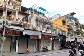 Gần 3.000 hộ kinh doanh Hà Nội tạm dừng hoạt động vì 'nỗi lo' hàng giả, hàng nhái