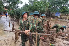 Bộ Quốc phòng chỉ đạo khẩn trương khắc phục hậu quả mưa lũ tại Nam Trung Bộ