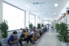 Tăng cường các biện pháp bảo vệ người bệnh trước thời tiết nắng nóng