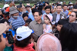 Thủ tướng Phạm Minh Chính thăm, động viên người dân vùng 'rốn lũ' Hòa Thịnh, tỉnh Đắk Lắk