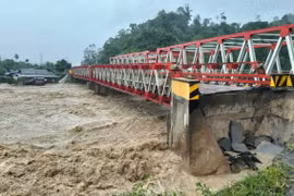 Indonesia huy động hơn 48.000 nhân lực phục hồi sau thảm họa lũ lụt