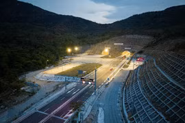 Hơn 8.200 lượt xe di chuyển trên cao tốc Cam Lâm - Vĩnh Hảo mỗi ngày
