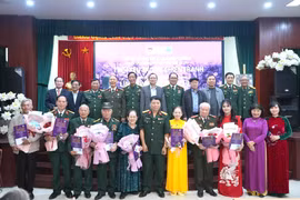 Trao thưởng Cuộc vận động Viết và Sưu tầm kỷ vật 'Tình yêu trong chiến tranh'