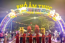 Phố ẩm thực đêm đầu tiên tại Phan Thiết chính thức khai trương
