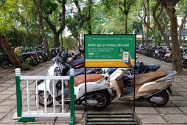 Hà Nội: Tăng cường kiểm tra việc trông giữ xe không dùng tiền mặt