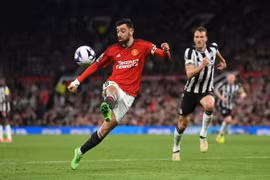 MU thảm bại trước Newcastle, Tottenham và Chelsea cùng gây thất vọng ở vòng 32 Ngoại hạng Anh