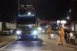 CSGT Hà Nội siết chặt vận tải hàng hóa: Phát hiện 44 vi phạm chỉ trong một đêm