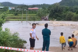 Gia Lai: Chưa đầy một tháng, hơn 300 hộ dân bị cô lập do mưa lũ đến 3 lần