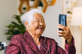 ‏Nghiên cứu: Sử dụng công nghệ đúng mực sẽ làm giảm nguy cơ sa sút trí tuệ