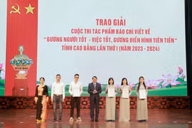 Vinh danh báo chí viết về điển hình tiên tiến ở Cao Bằng
