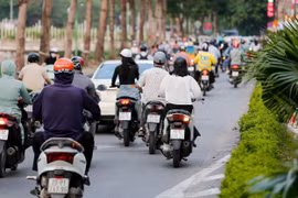 Phớt lờ biển báo, hàng loạt phương tiện 'vô tư' đi vào đường cấm
