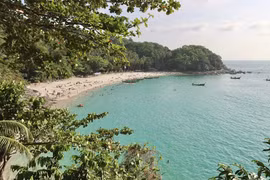 Liên tiếp có du khách tử vong vì sóng dữ, Phuket siết chặt an toàn bãi biển