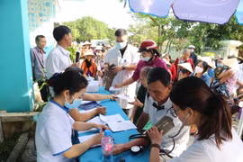 Đến muộn tái khám vì lũ lụt, người bệnh vẫn được hưởng đủ quyền lợi BHYT