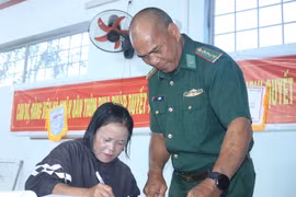 Đại úy Biên phòng mang ánh sáng tri thức đến với đồng bào biên giới