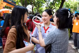 Gợi ý đáp án đề thi tốt nghiệp THPT 2025 môn GDPLKT (tất cả các mã đề)