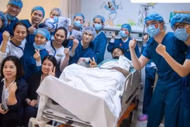Ca mổ thành công, hôm nay Nguyễn Xuân Son bắt đầu tập vật lý trị liệu