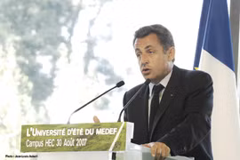 Cựu Tổng thống Pháp Sarkozy ra tòa vì cáo buộc nhận tài trợ từ chế độ Gadhafi
