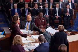 Bầu cử Mỹ 2024: Bà Harris chứng nhận chiến thắng của ông Trump tại Hạ viện
