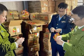 Hà Nội phát hiện trên 13 tấn thực phẩm bao gói sẵn có dấu hiệu nhập lậu