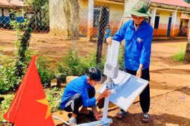 Bàn giao công trình “Thắp sáng đường biên” cho làng Cúc, xã Ia O, Gia Lai