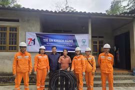 Tháng Tri ân khách hàng: EVNNPC tiếp tục chung tay khắc phục hậu quả thiên tai, đồng hành cùng khách hàng sử dụng điện an toàn, ổn định
