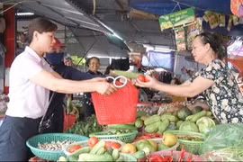 Thói quen xanh: Hạn chế túi nilon khi đi chợ