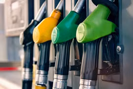 Giá xăng dầu hôm nay 5/6/2025: Giá dầu thế giới ổn định khi OPEC+ tăng sản lượng trong khi cháy rừng làm giảm nguồn cung từ Canada