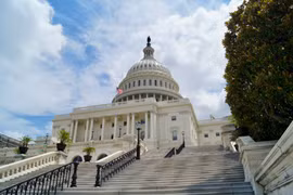 ‏Người đàn ông mang theo cung tên và súng bị bắt gần Điện Capitol.‏