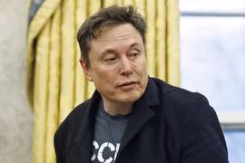 ‏Nếu Elon Musk tặng mỗi người Mỹ 100 USD, ông sẽ còn lại bao nhiêu?‏