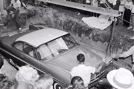 ‏Chiếc Plymouth Belvedere được khai quật sau 50 năm nằm dưới lòng đất‏