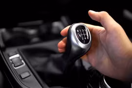Điều lái xe số sàn dạy bạn mà xe tự động không bao giờ có