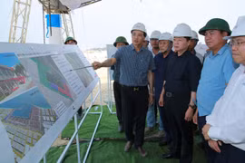 Phó Thủ tướng Trần Hồng Hà kiểm tra tiến độ bến cảng Mỹ Thủy và cảng hàng không Quảng Trị