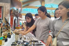 Hội chợ Mùa thu 2025: Hàng Việt 'ghi điểm', du khách nườm nượp đổ về