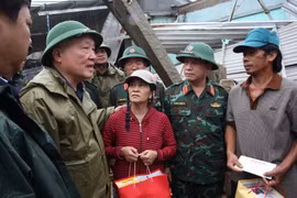 Khẩn trương hỗ trợ người dân sửa nhà, phục hồi sản xuất và phòng dịch sau lũ