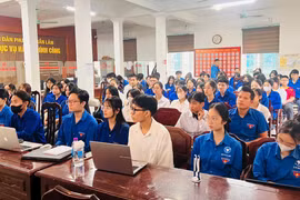 Hưng Yên: Xóa khoảng cách, đưa kỹ năng số tới người cao tuổi, nông dân