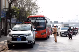 Tết Nguyên đán Ất Tỵ 2025, tăng cường xử lý xe khách vi phạm trên địa bàn Thủ đô