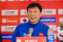HLV Kim Sang-sik: Tăng cường cầu thủ nhập tịch để nâng tầm ĐT Việt Nam
