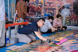 Hoạ sỹ Chu Nhật Quang: Lan toả tình yêu với đất nước qua những bức tranh sơn mài