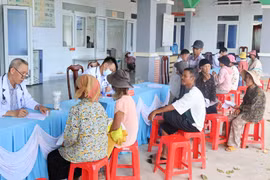 Mời 255 bệnh nhân bị kê khống tán sỏi đến khám sức khỏe miễn phí