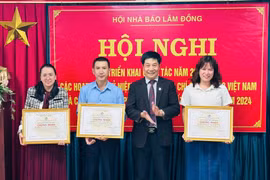 Hội Nhà báo tỉnh Lâm Đồng trao Giấy chứng nhận cho 20 tác phẩm báo chí chất lượng cao