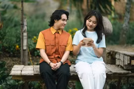 Vừa ra mắt, 'Nhà gia tiên" bất ngờ dẫn đầu phòng vé