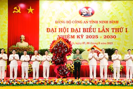 Thứ trưởng Bộ Công an Trần Quốc Tỏ dự Đại hội đại biểu Đảng bộ Công an tỉnh Ninh Bình