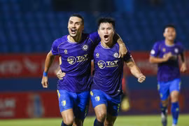 Hà Nội FC hạ Becamex TP.HCM 3-2 trong trận thủy chiến sân Bình Dương