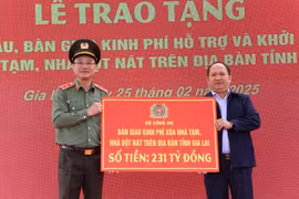 Thứ Trưởng Bộ Công an trao 231 tỷ đồng cho tỉnh Gia Lai xóa nhà tạm, dột nát