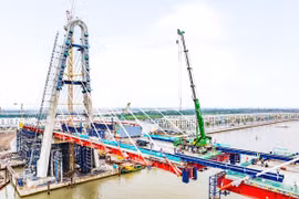 Hợp long cầu Hoàng Gia kết nối trực tiếp Vinhomes Royal Island với trung tâm Hải Phòng