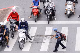 Văn hóa giao thông từ việc nhường đường cho người đi bộ