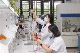 Chuyển từ sử dụng công nghệ lõi sang làm chủ công nghệ chiến lược