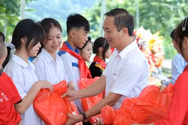 NXB Giáo dục Việt Nam: Trao thêm cơ hội học tập cho học sinh miền núi bằng những cuốn sách giáo khoa ý nghĩa