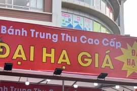 Đại hạ giá sau lễ, bánh Trung thu vẫn “nằm im” trên kệ